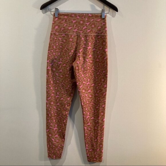 OFFLINE BY AERIE Sz M Tan Pink Leopard Seamless Front Raw Hem Leggings - Picture 3 of 8